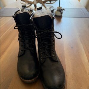 Frye Veronica Combat Boots size 7
